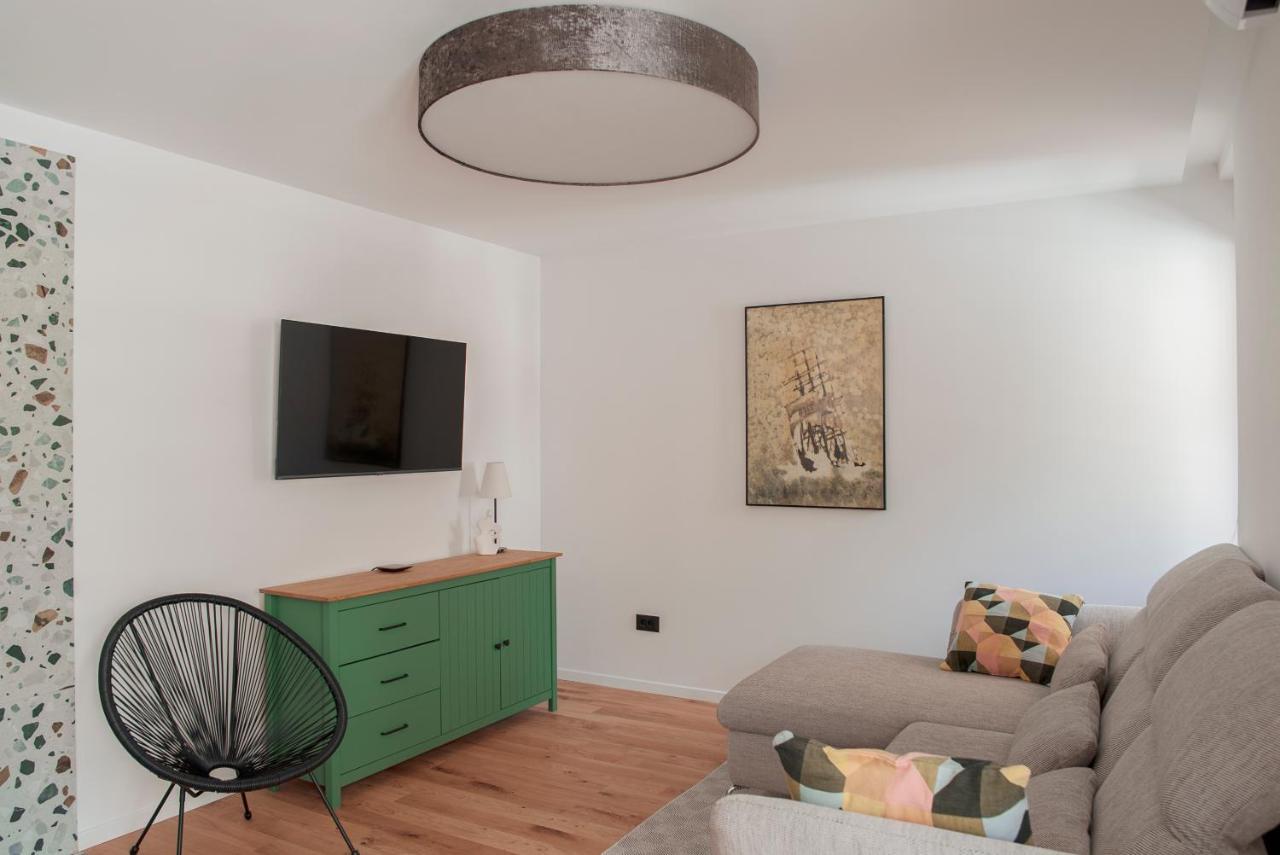 Apartment Vito Omis Exterior photo