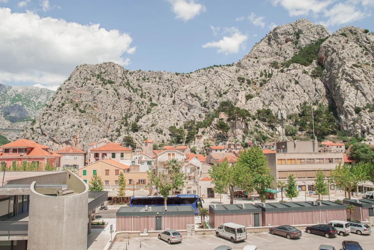 Apartment Vito Omis Exterior photo